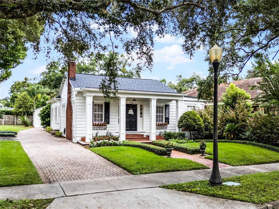 For Sale: $860,000 (2 beds, 2 baths, 1700 Square Feet)