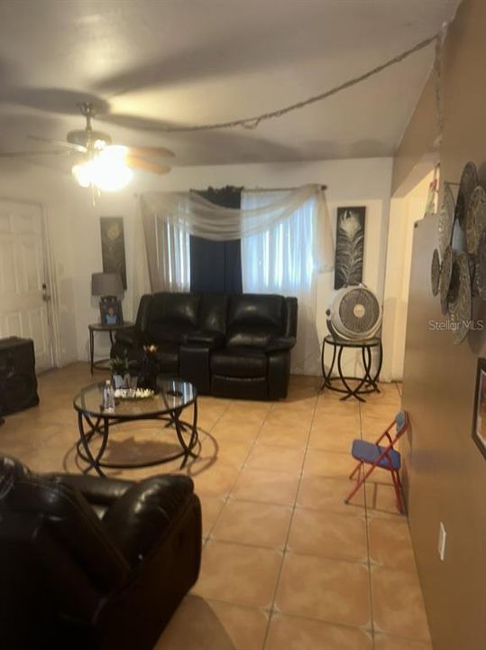 For Sale: $129,900 (2 beds, 1 baths, 855 Square Feet)