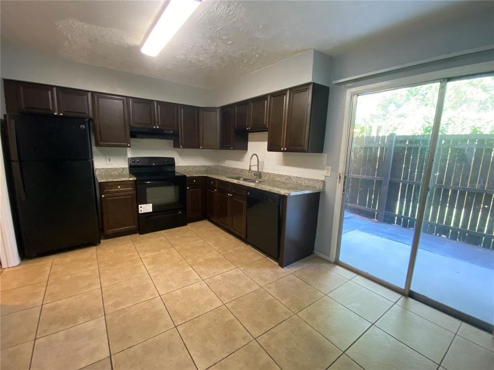 For Rent: $1,300 (1 beds, 1 baths, 762 Square Feet)