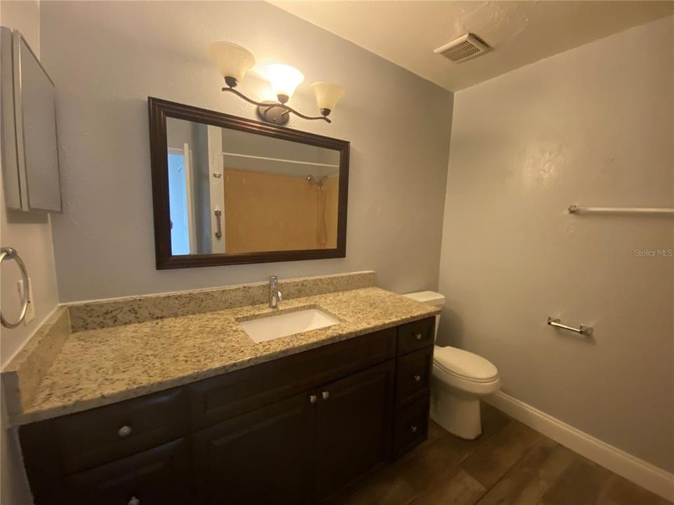 For Rent: $1,300 (1 beds, 1 baths, 762 Square Feet)