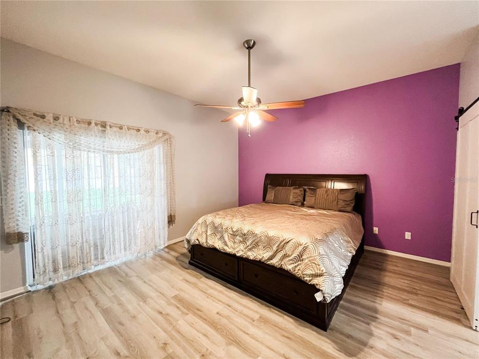 Activo con contrato: $549,990 (5 camas, 2 baños, 2328 Pies cuadrados)