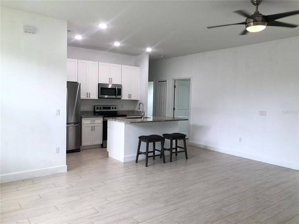 For Rent: $1,850 (4 beds, 2 baths, 1385 Square Feet)