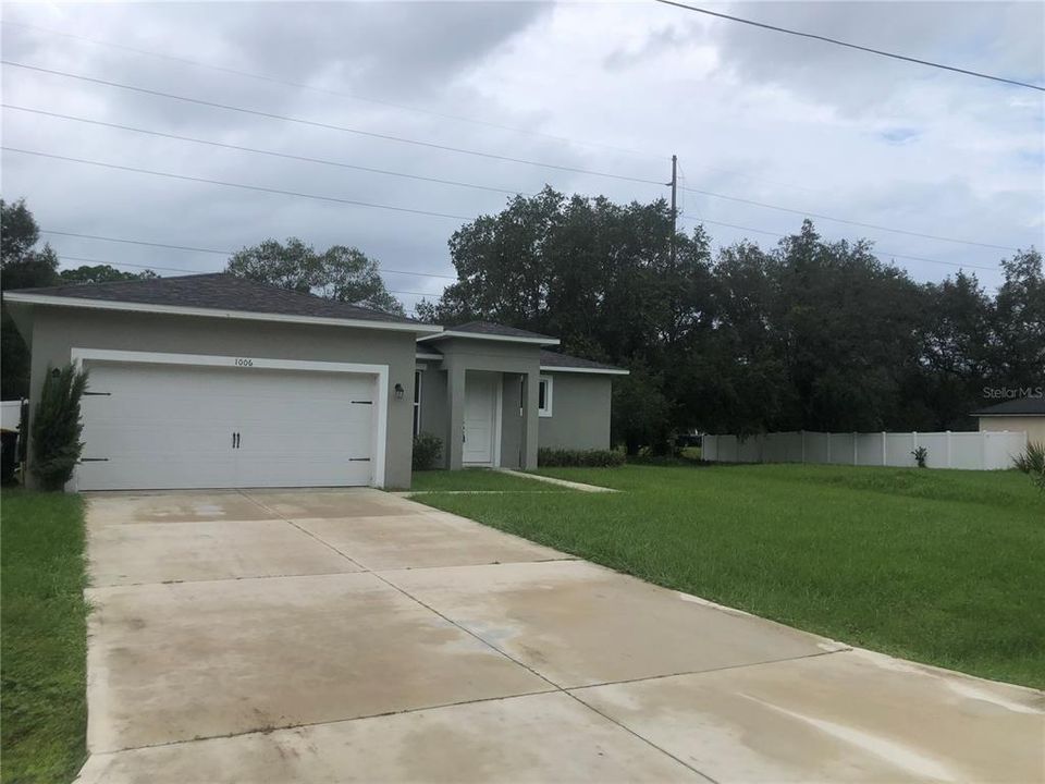 For Rent: $1,850 (4 beds, 2 baths, 1385 Square Feet)