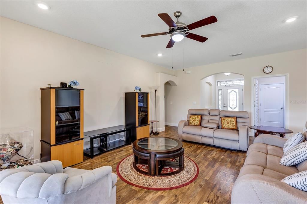 For Sale: $485,000 (3 beds, 2 baths, 2292 Square Feet)