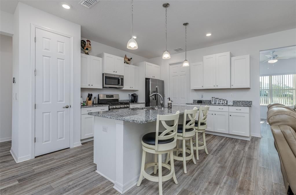 For Sale: $374,700 (2 beds, 2 baths, 1651 Square Feet)