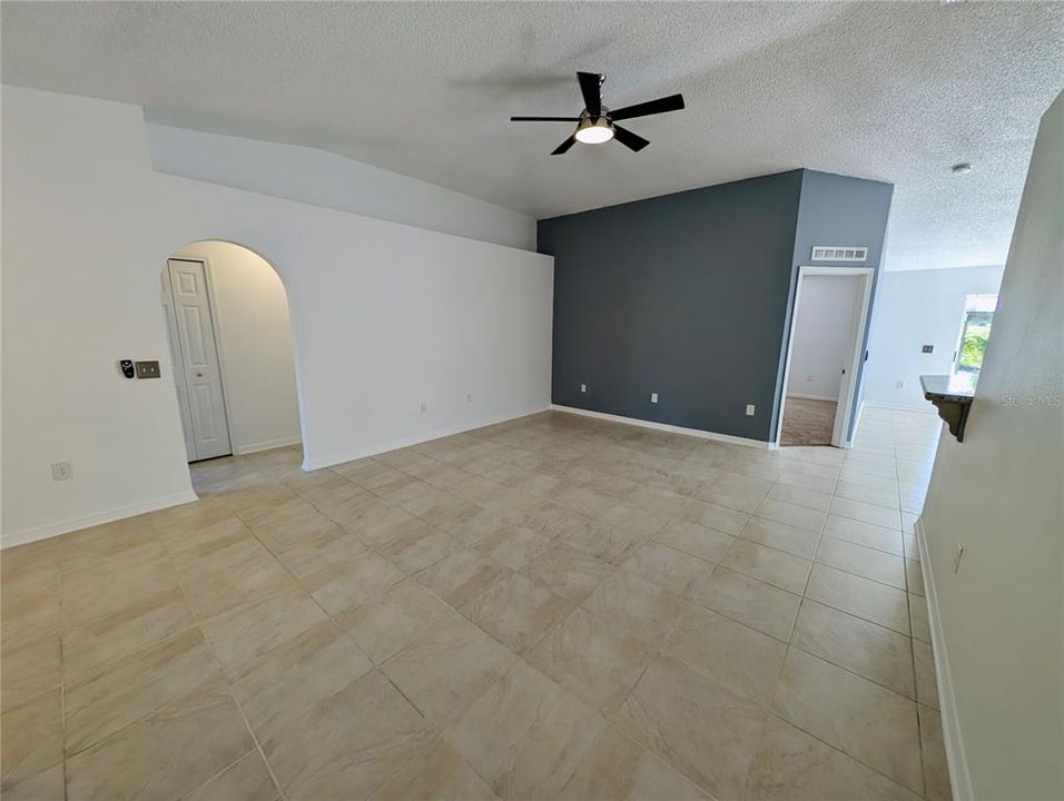 For Sale: $349,900 (3 beds, 2 baths, 1632 Square Feet)