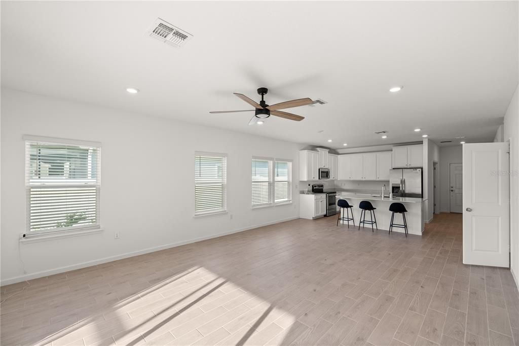 For Sale: $319,900 (3 beds, 2 baths, 1755 Square Feet)