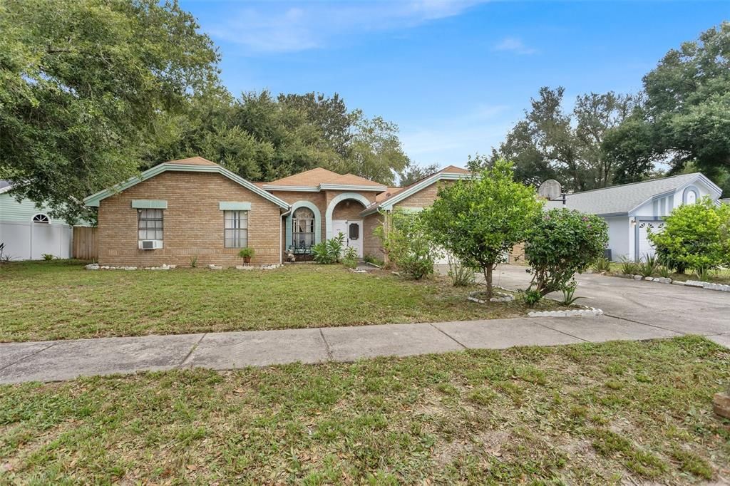 For Sale: $225,000 (4 beds, 2 baths, 1963 Square Feet)