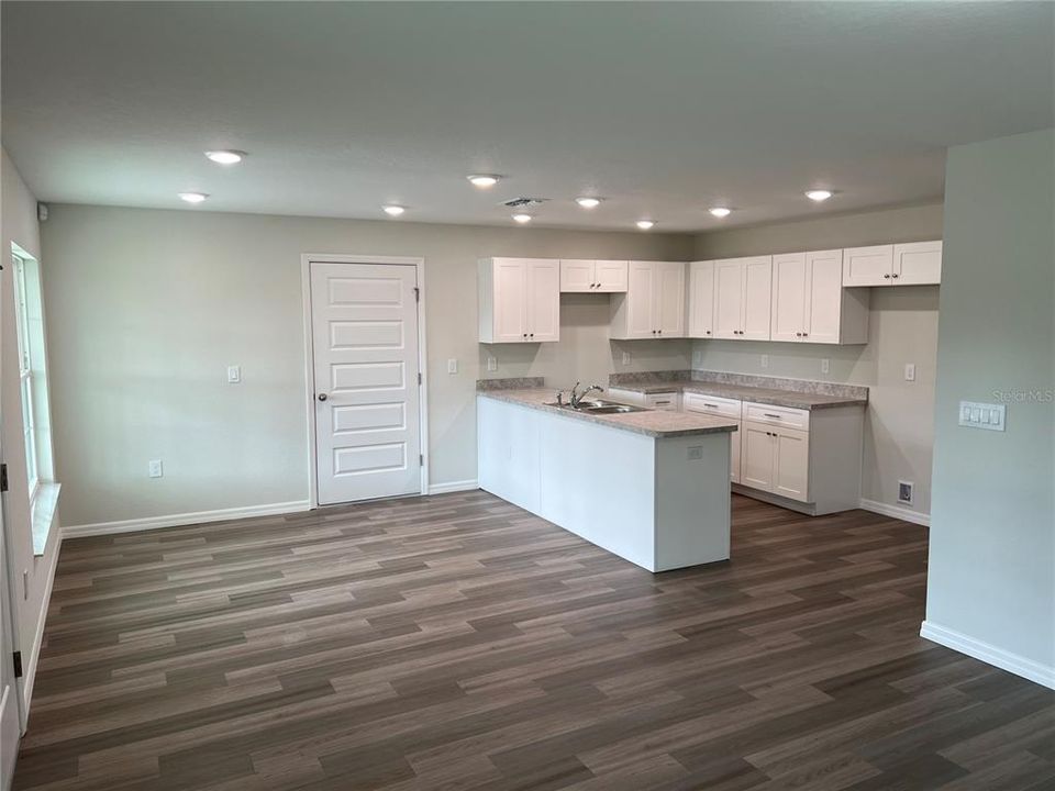 For Sale: $249,900 (3 beds, 2 baths, 1084 Square Feet)