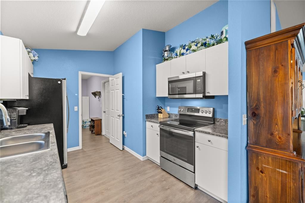 For Sale: $246,900 (3 beds, 2 baths, 1175 Square Feet)