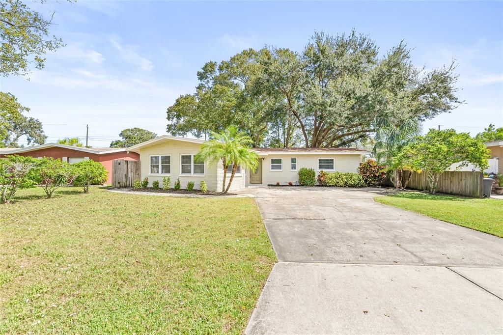 For Sale: $439,900 (3 beds, 2 baths, 1624 Square Feet)