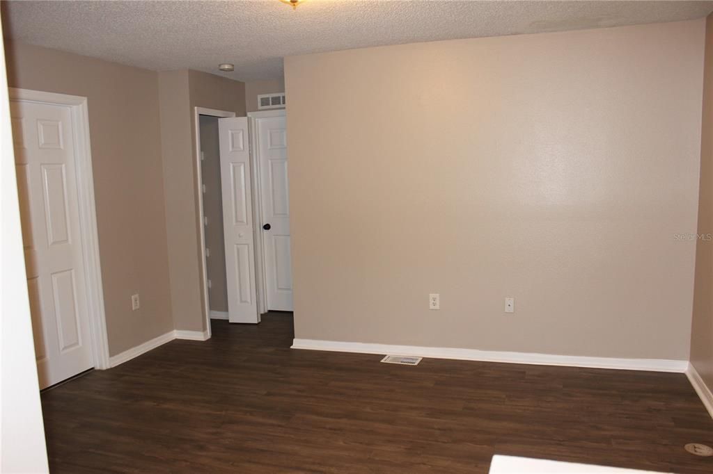 For Rent: $2,000 (3 beds, 2 baths, 1670 Square Feet)