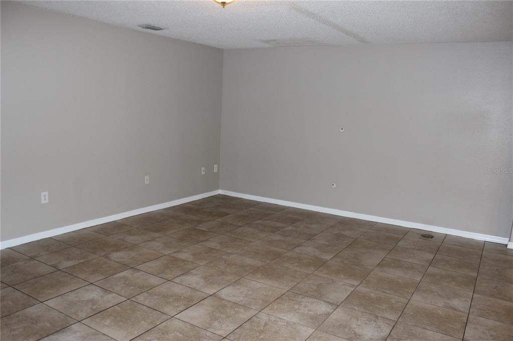 For Rent: $2,000 (3 beds, 2 baths, 1670 Square Feet)