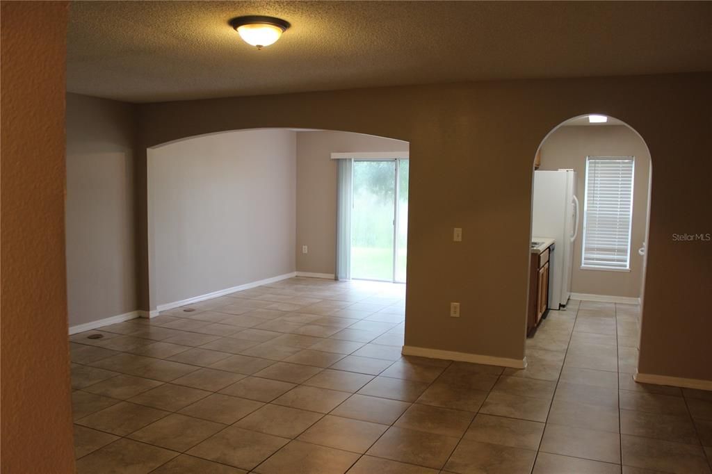 For Rent: $2,000 (3 beds, 2 baths, 1670 Square Feet)