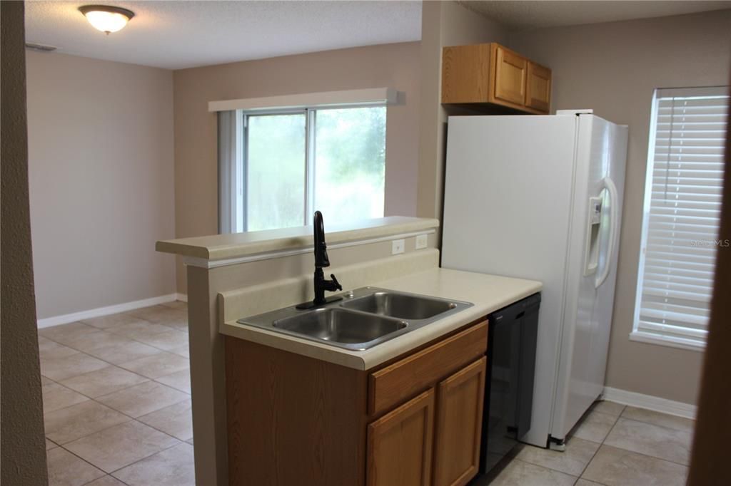 For Rent: $2,000 (3 beds, 2 baths, 1670 Square Feet)