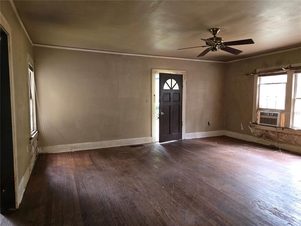 For Sale: $209,900 (3 beds, 1 baths, 1380 Square Feet)