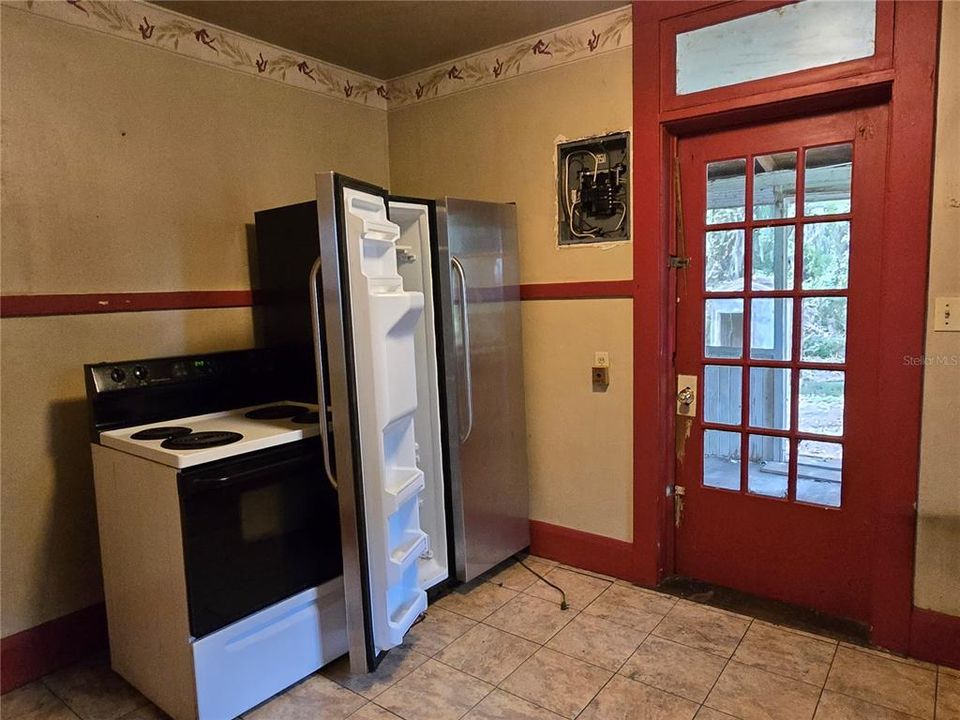 For Sale: $209,900 (3 beds, 1 baths, 1380 Square Feet)