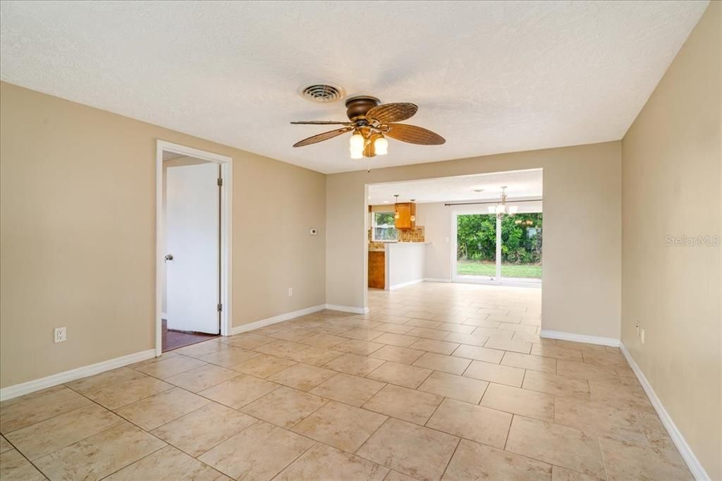 For Sale: $399,900 (4 beds, 2 baths, 1552 Square Feet)