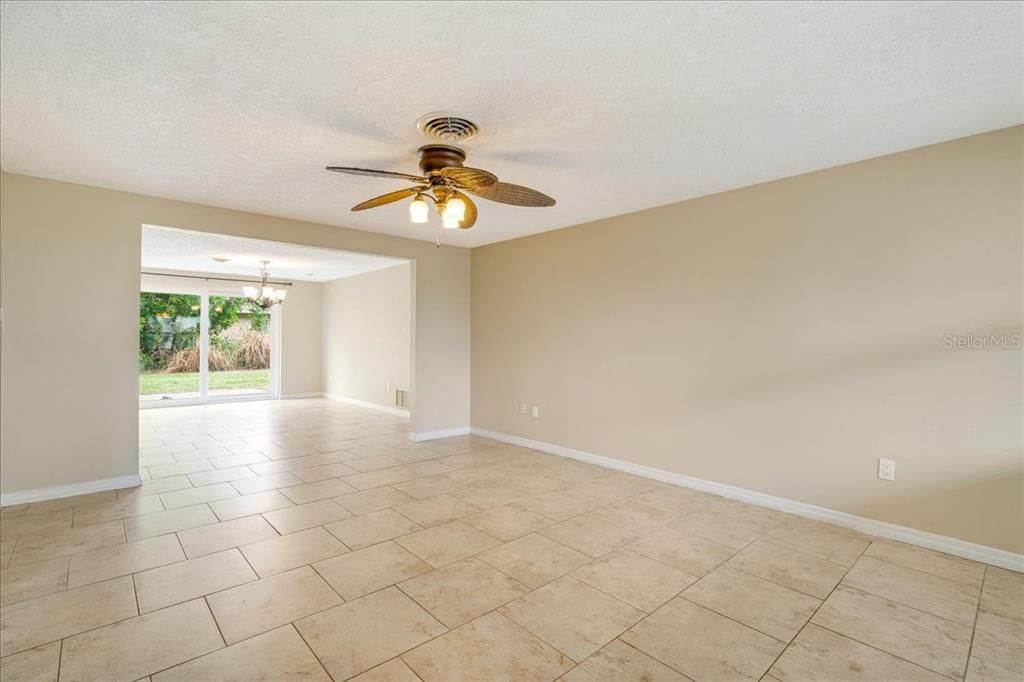 For Sale: $399,900 (4 beds, 2 baths, 1552 Square Feet)