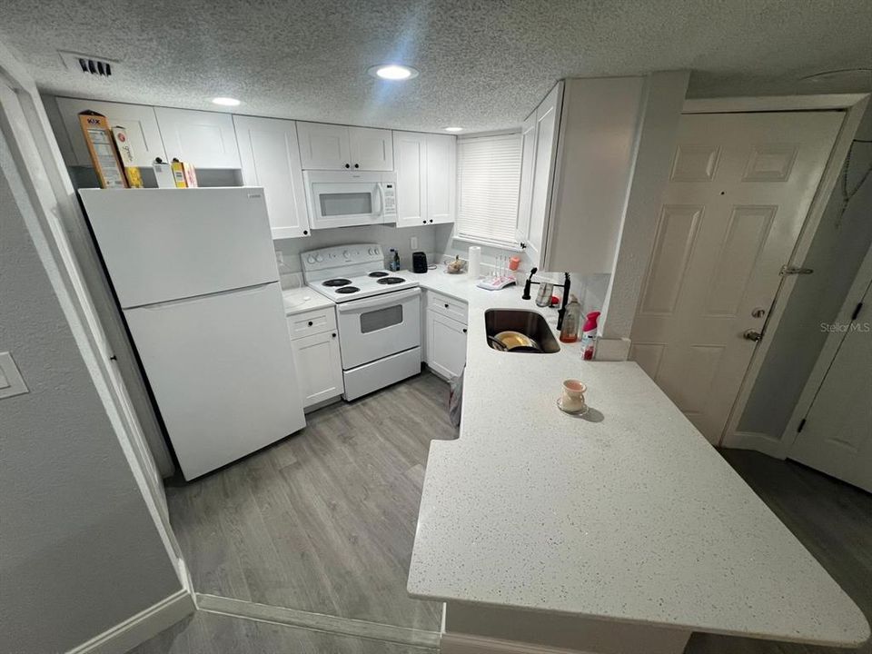 For Sale: $148,000 (2 beds, 2 baths, 864 Square Feet)