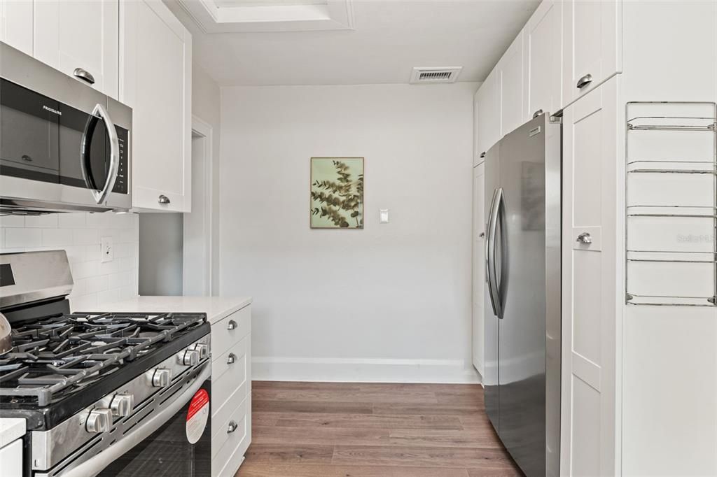 Active With Contract: $2,450 (2 beds, 2 baths, 1200 Square Feet)