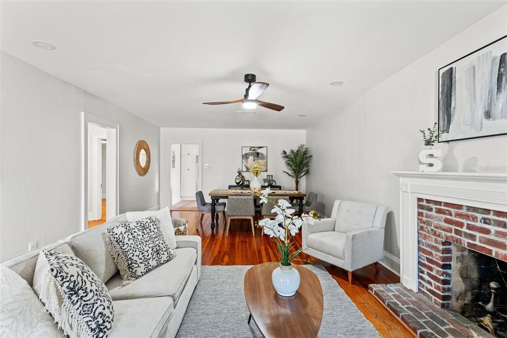 Active With Contract: $2,450 (2 beds, 2 baths, 1200 Square Feet)