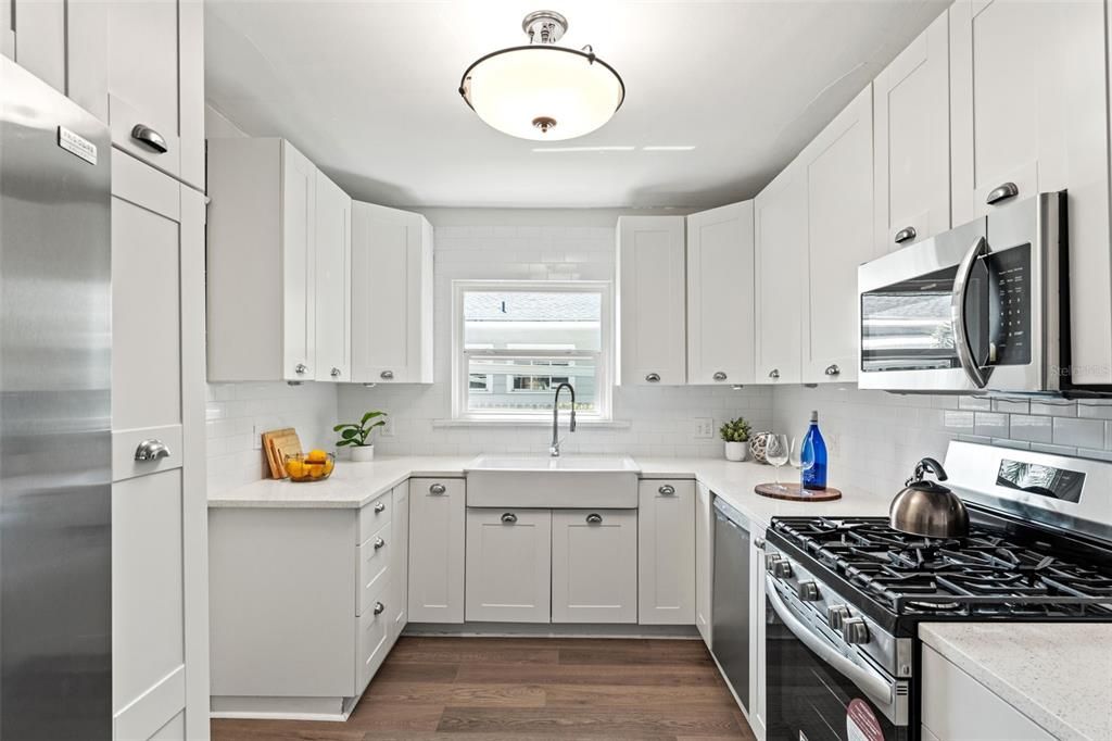 Active With Contract: $2,450 (2 beds, 2 baths, 1200 Square Feet)