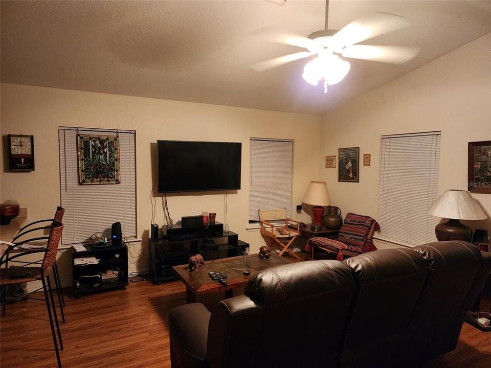 Living area w/high ceilings