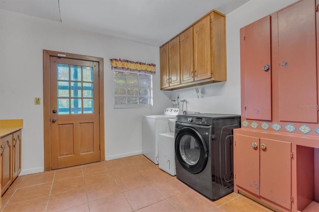 For Sale: $950,000 (2 beds, 2 baths, 2351 Square Feet)