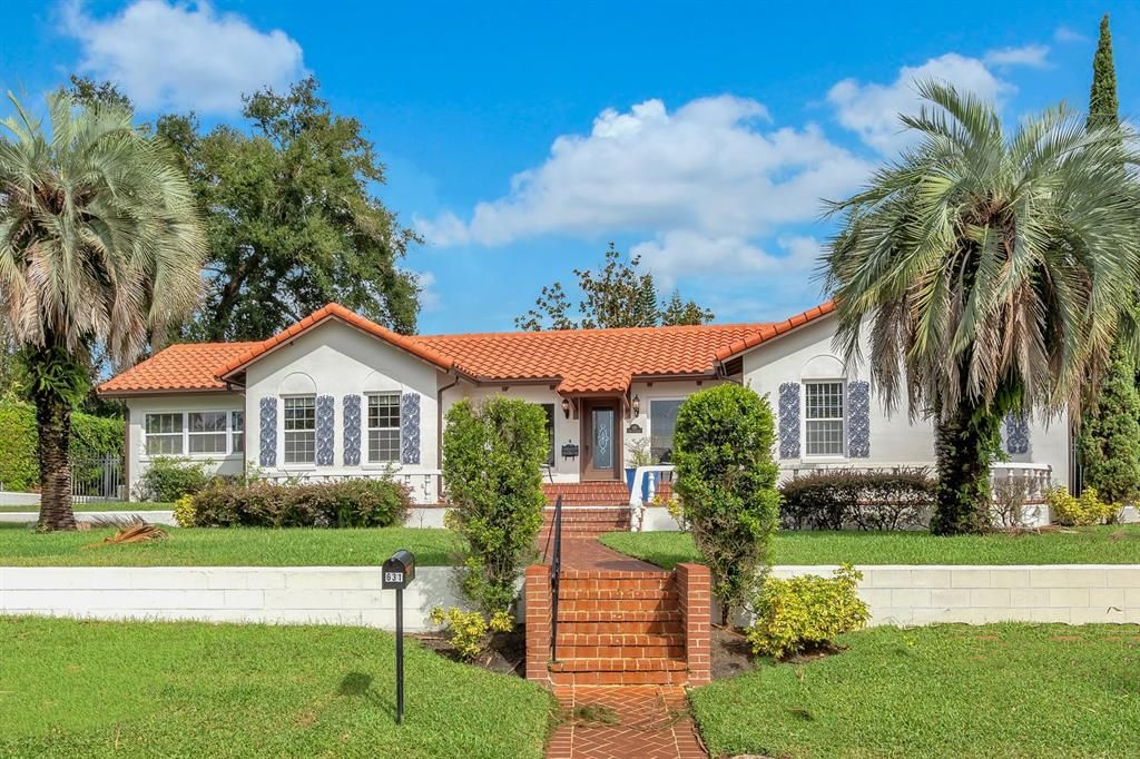 For Sale: $950,000 (2 beds, 2 baths, 2351 Square Feet)