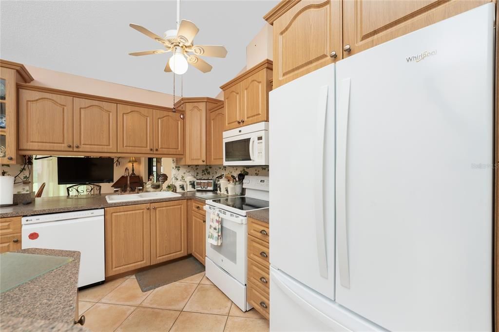 For Sale: $281,000 (2 beds, 2 baths, 1303 Square Feet)