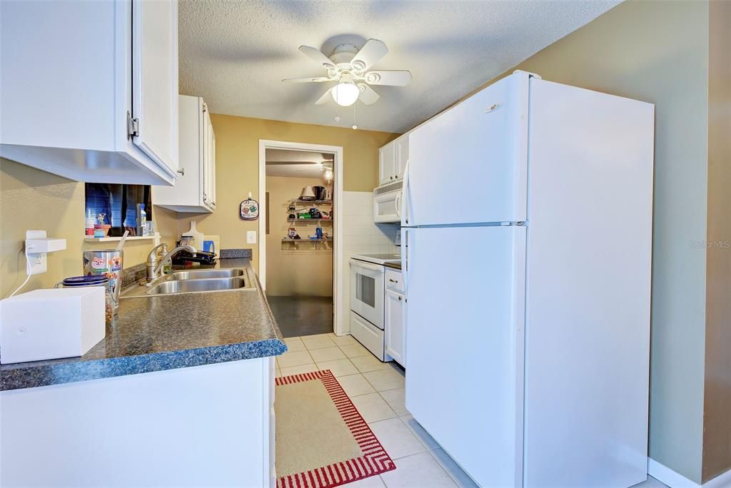 For Sale: $195,000 (2 beds, 2 baths, 858 Square Feet)