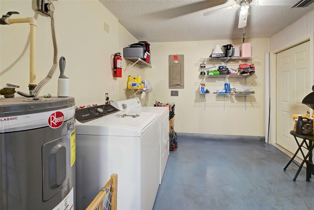 For Sale: $195,000 (2 beds, 2 baths, 858 Square Feet)