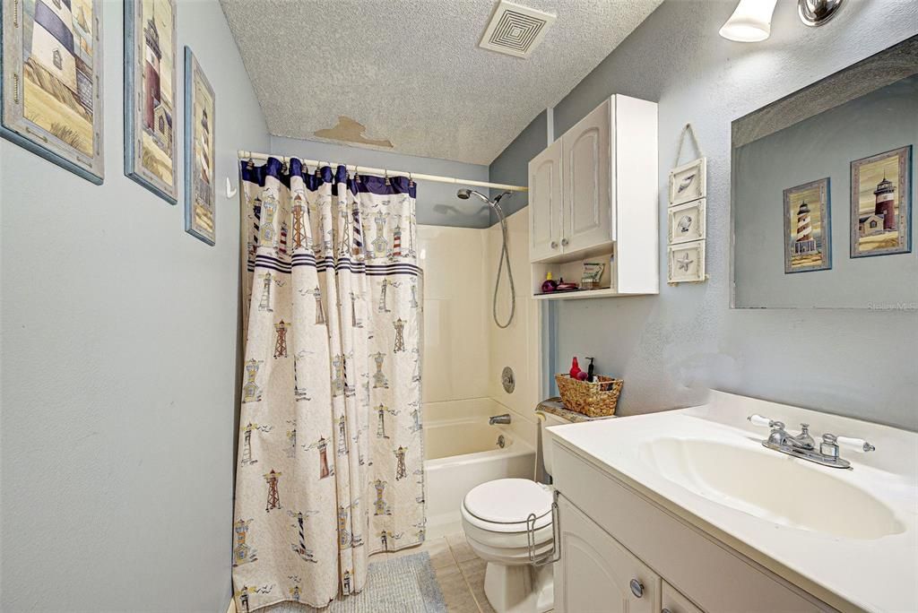 For Sale: $195,000 (2 beds, 2 baths, 858 Square Feet)