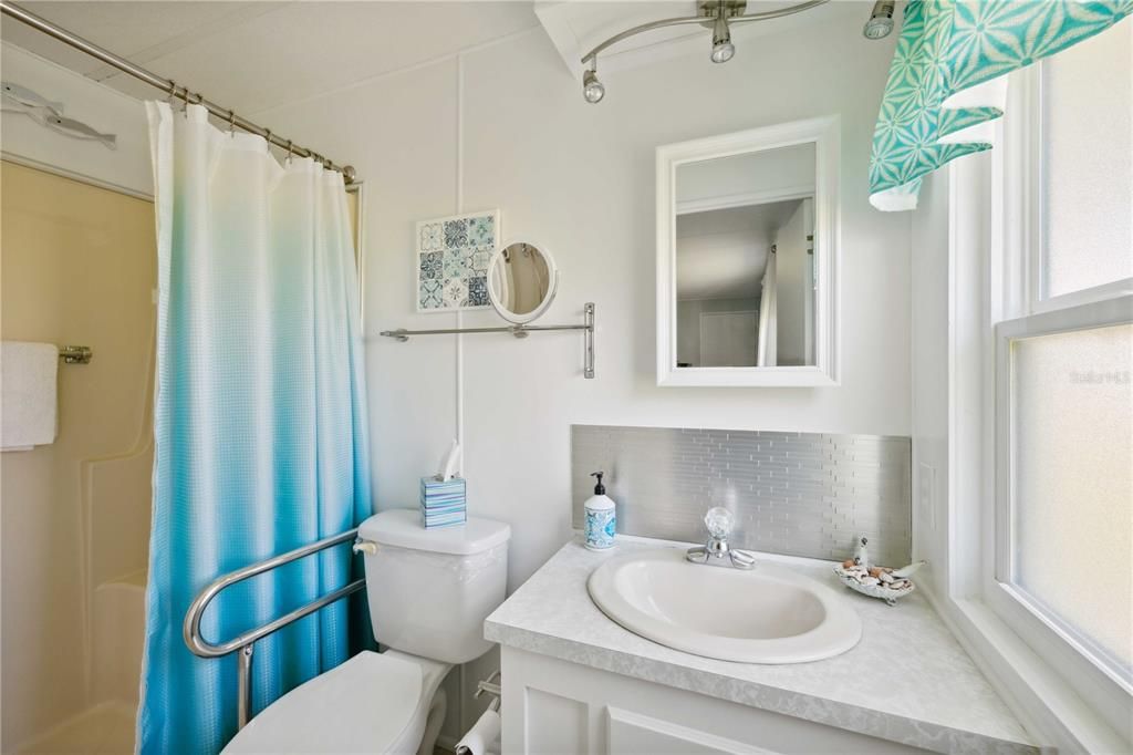 Updated ensuite primary bath