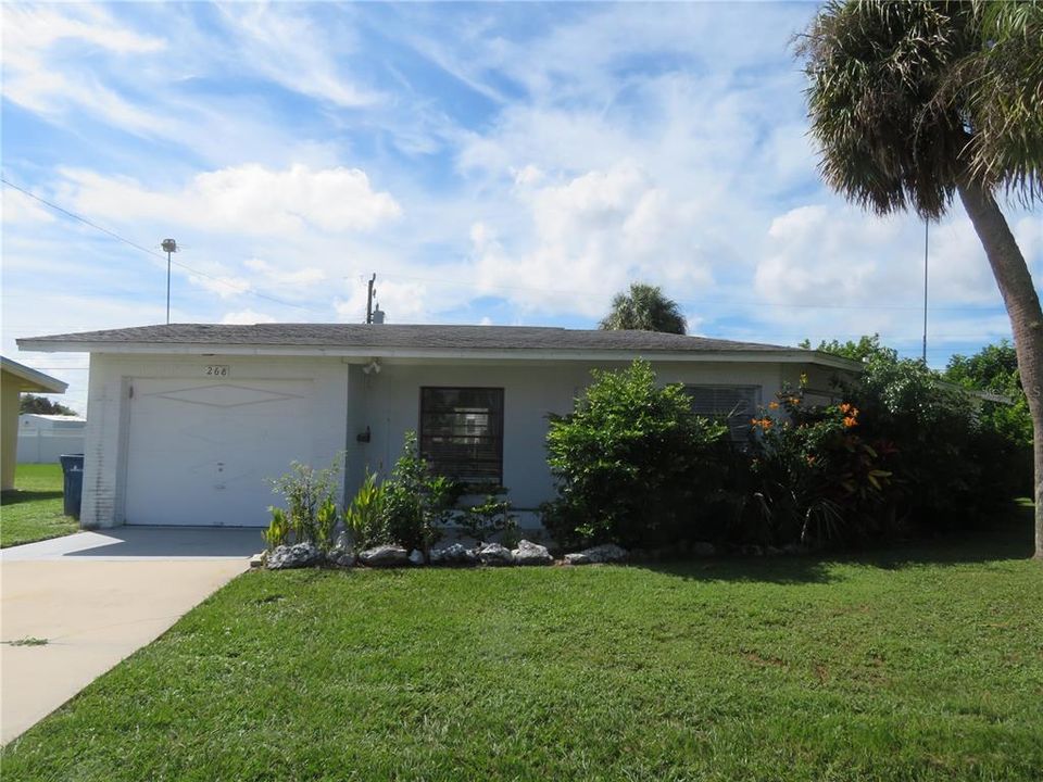 For Sale: $299,900 (2 beds, 2 baths, 1190 Square Feet)