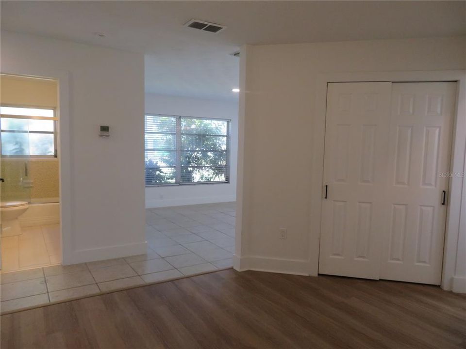 For Sale: $299,900 (2 beds, 2 baths, 1190 Square Feet)