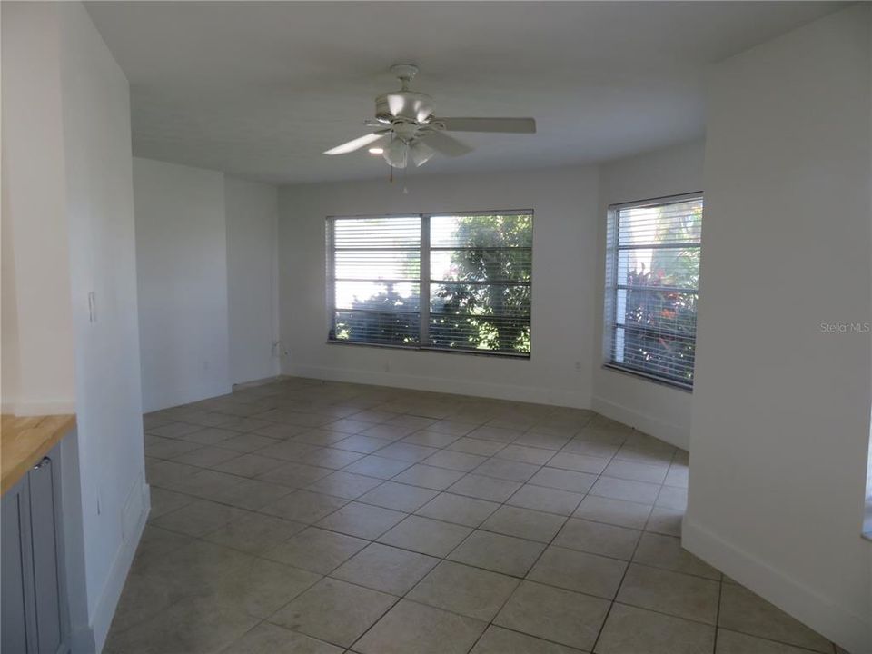 For Sale: $299,900 (2 beds, 2 baths, 1190 Square Feet)