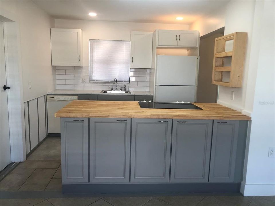 For Sale: $299,900 (2 beds, 2 baths, 1190 Square Feet)