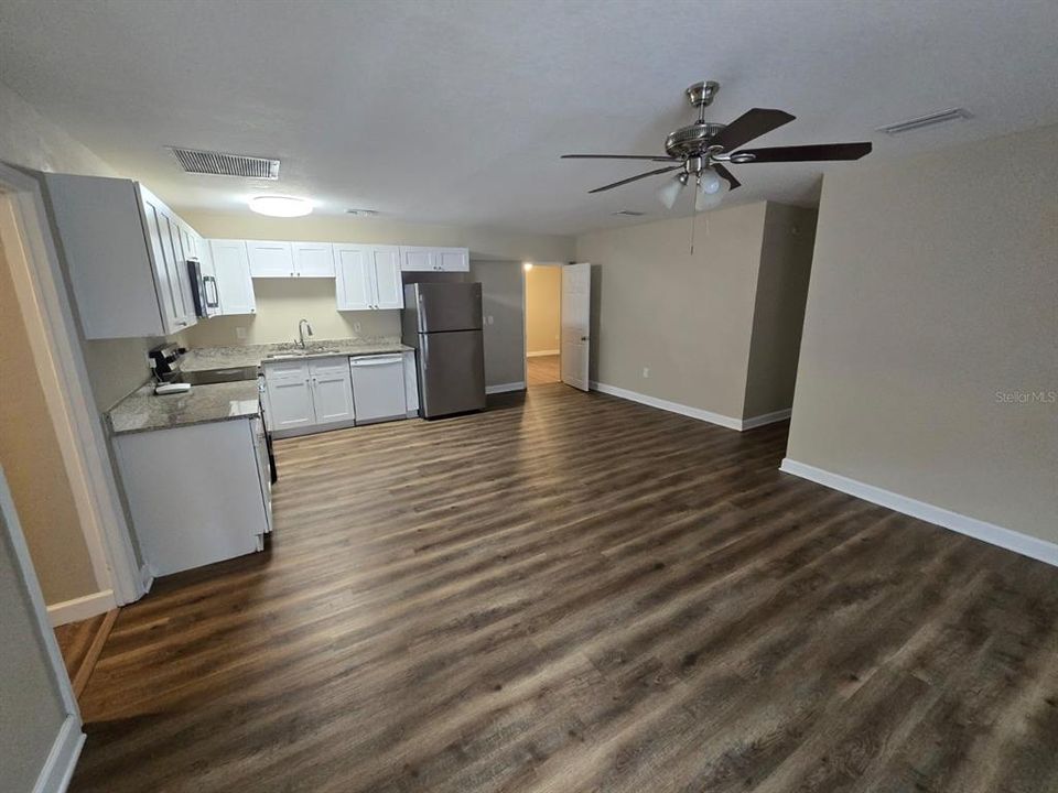 For Sale: $315,000 (5 beds, 2 baths, 1200 Square Feet)