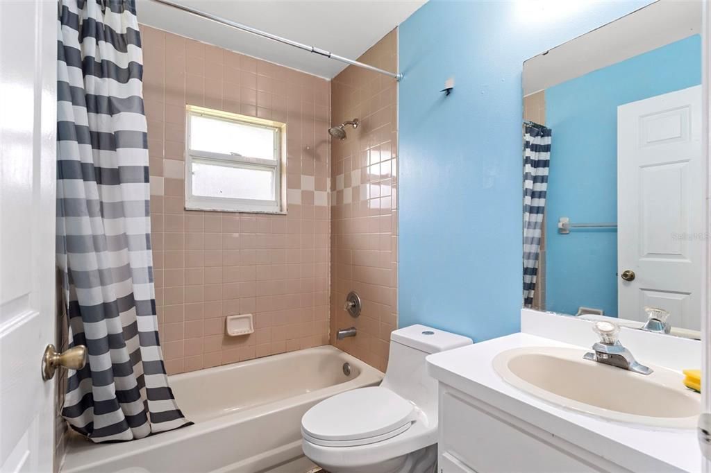 For Sale: $275,000 (3 beds, 2 baths, 1285 Square Feet)