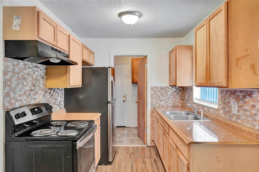 For Sale: $279,900 (4 beds, 1 baths, 1653 Square Feet)