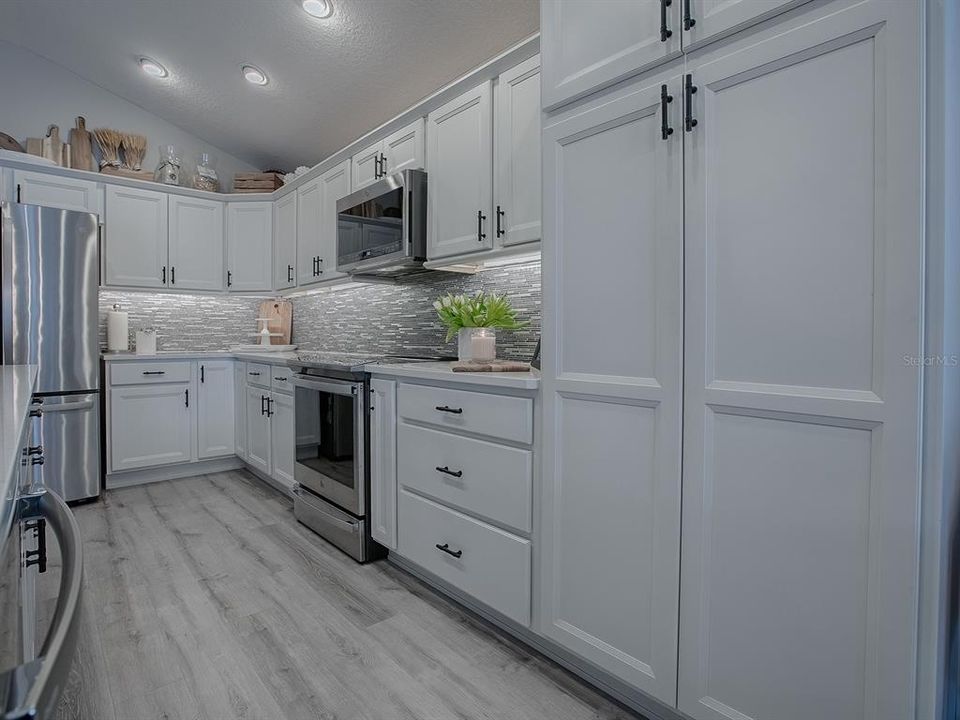 UNDER COUNTER LIGHTING. DOUBLE DOOR PANTRY WITH PULL OUT DRAWERS.