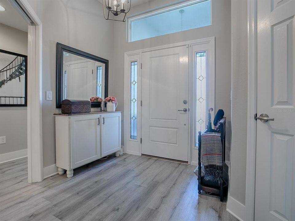 LOVELY ENTRANCE WITH LEADED GLASS SIDELITES AND RECTANGULAR TRANSOM. CONVENIENT COAT CLOSET IN THE FOYER.