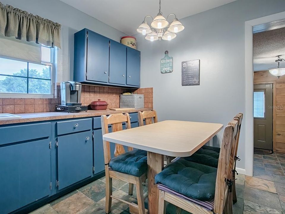 For Sale: $245,000 (3 beds, 1 baths, 1032 Square Feet)