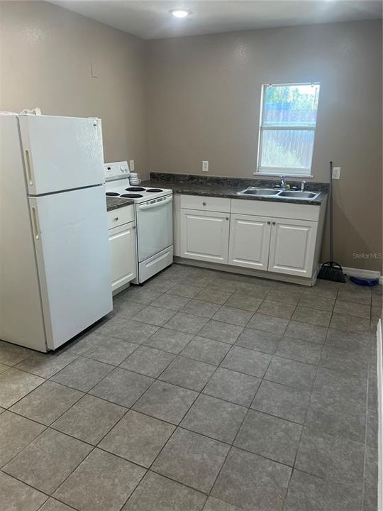 For Rent: $2,200 (3 beds, 2 baths, 1300 Square Feet)