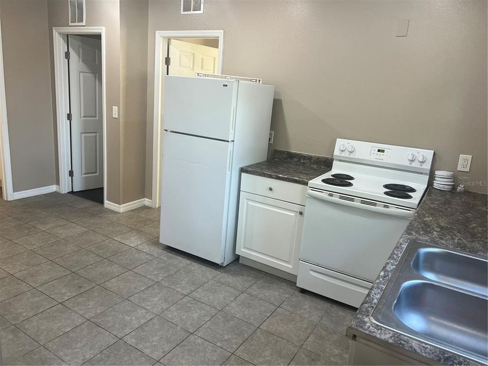 For Rent: $2,200 (3 beds, 2 baths, 1300 Square Feet)