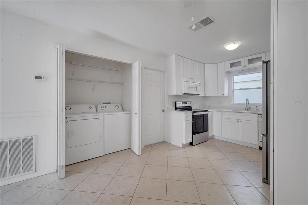 For Sale: $400,000 (4 beds, 2 baths, 1677 Square Feet)