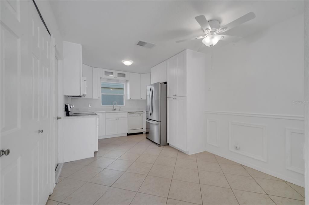 For Sale: $400,000 (4 beds, 2 baths, 1677 Square Feet)