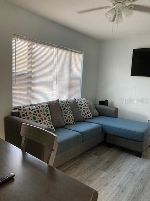 For Rent: $1,600 (2 beds, 1 baths, 690 Square Feet)